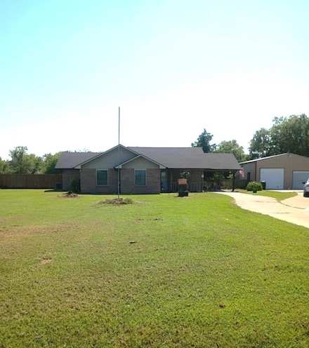 634 E Eubank St, Mabank, TX 75147