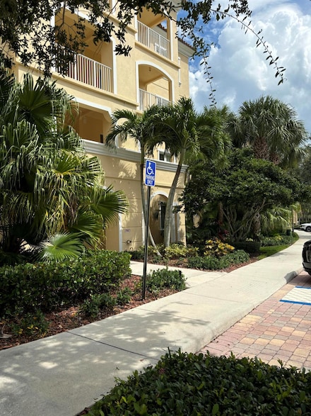 11 Harbour Isle Dr W Unit 106, Fort Pierce, FL 34949