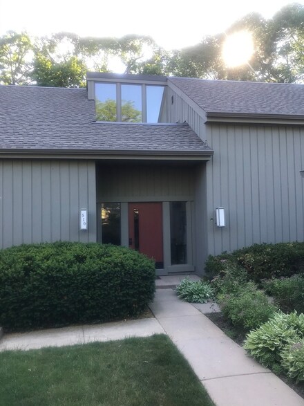 510 Woodview Rd Unit D, Lake Barrington, IL 60010