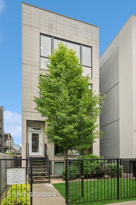 2125 N Mozart St Unit 3, Chicago, IL 60647