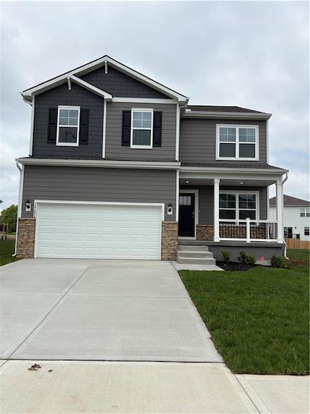 19611 W 201st St, Spring Hill, KS 66083