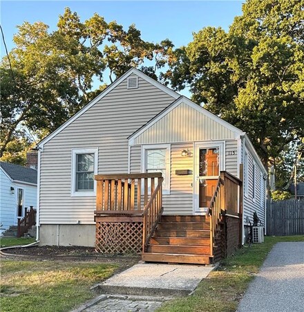 115 Davis Ave, Cranston, RI 02910