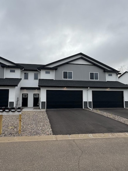 2121 Cleveland Way S, Cambridge, MN 55008