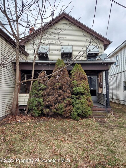 610 Main St, Peckville, PA 18452