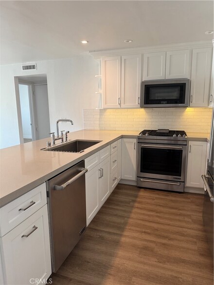 75 18th St Unit 3, Hermosa Beach, CA 90254
