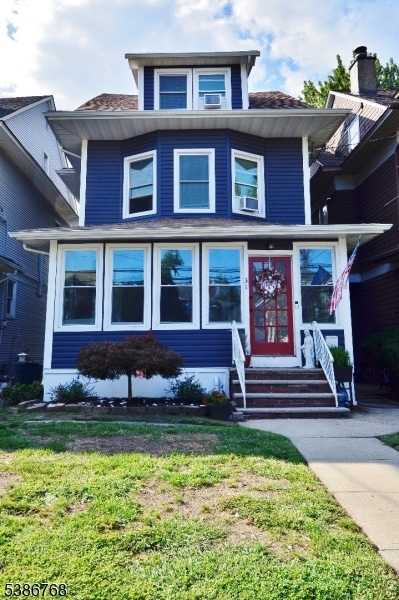 31 Avenue B, Bayonne, NJ 07002