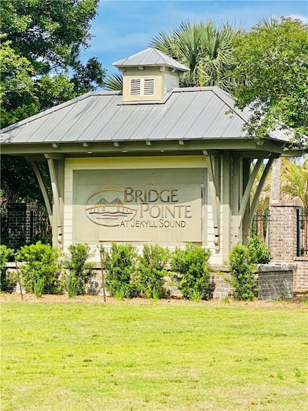 365 Pelican Dr, Waverly, GA 31565