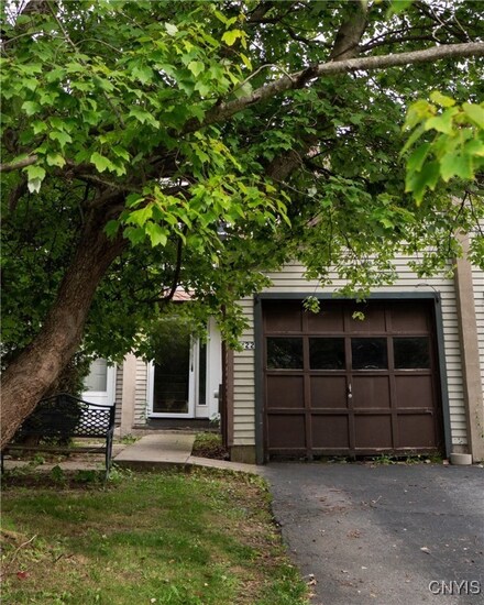 8222 Trevi Ln, Clay, NY 13041
