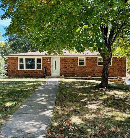 5019 NW Huonker Rd, Kansas City, MO 64151