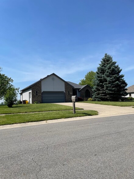 231 Henricks Ct, Angola, IN 46703