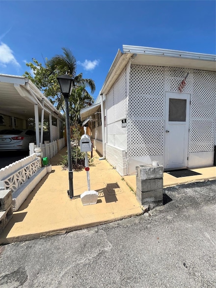 808 SW 1st Ct, Hallandale Beach, FL 33009