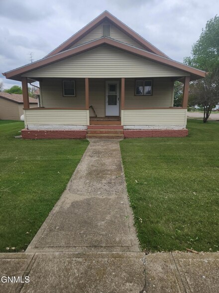 214 Third Ave E, New Leipzig, ND 58562