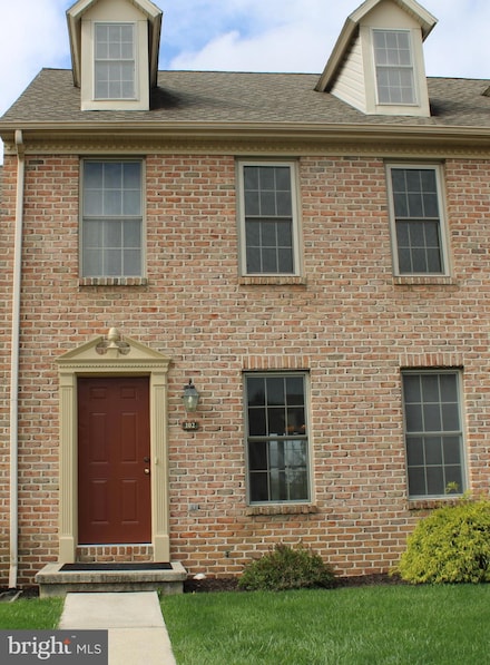 102 Weatherburn Dr, York, PA 17402