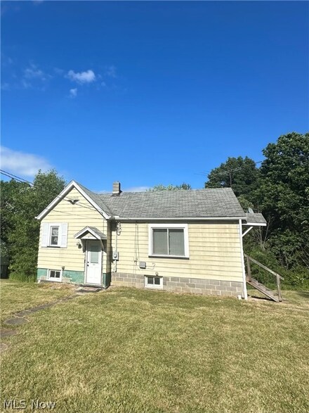 33771 Eddy Rd, Willoughby Hills, OH 44094