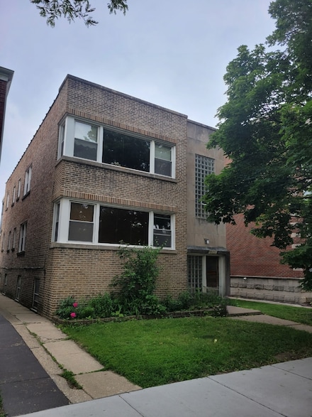 2521 W Farragut Ave, Chicago, IL 60625
