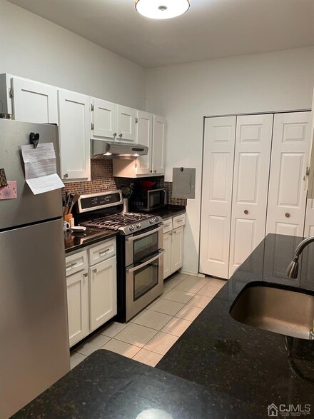 5071 Beech Ct, Monmouth Junction, NJ 08852