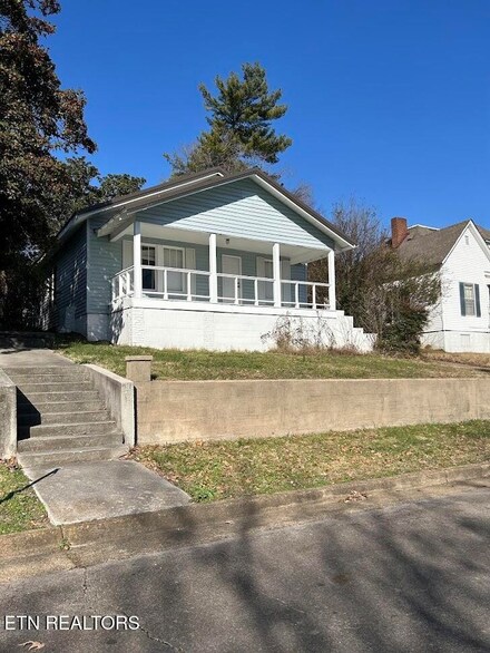 603 W 3rd Ave, Lenoir City, TN 37771