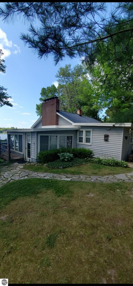 2681 N Lakeview Dr, Hale, MI 48739