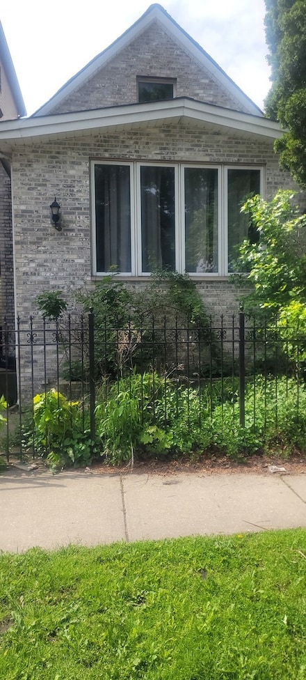 541 W 44th Place, Chicago, IL 60609