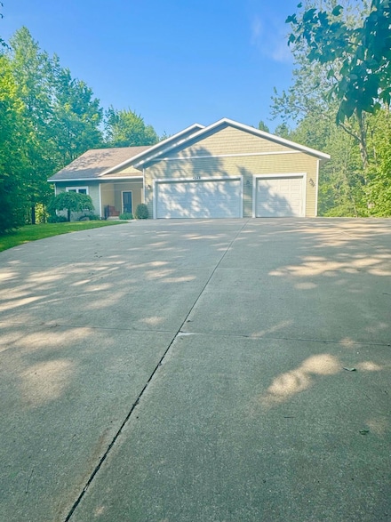 4349 Walter Rd, Wayland, MI 49348