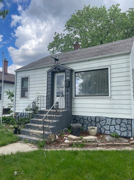 190 S Douglas Ave, Bradley, IL 60915
