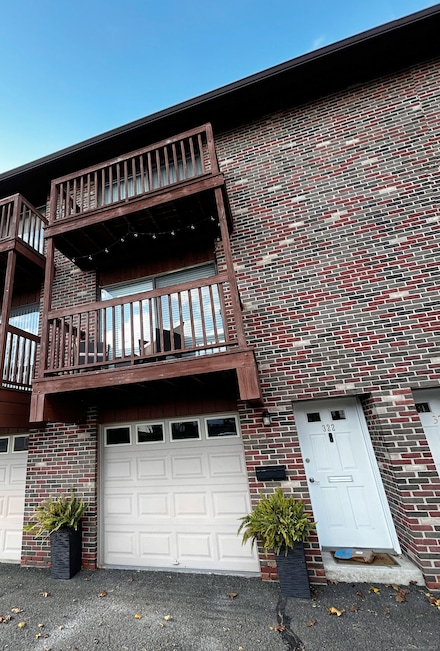 322 Knapps Hwy, Fairfield, CT 06825