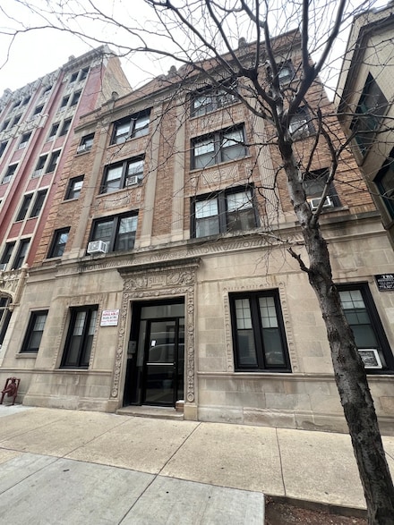 511 W Belmont Ave Unit 8, Chicago, IL 60657