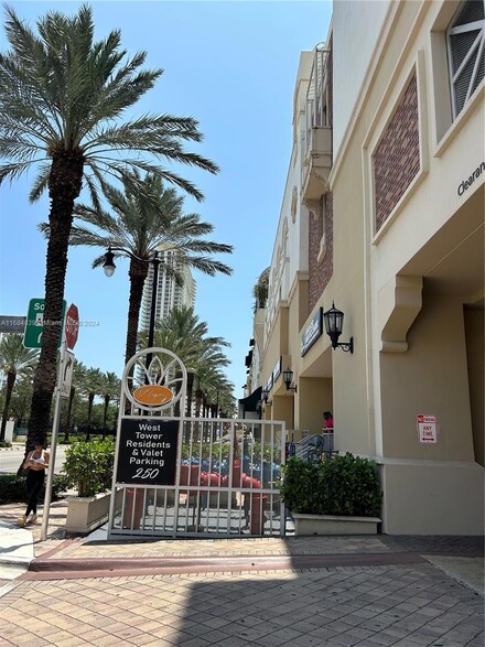 250 Sunny Isles Blvd Unit TH-307, Sunny Isles Beach, FL 33160
