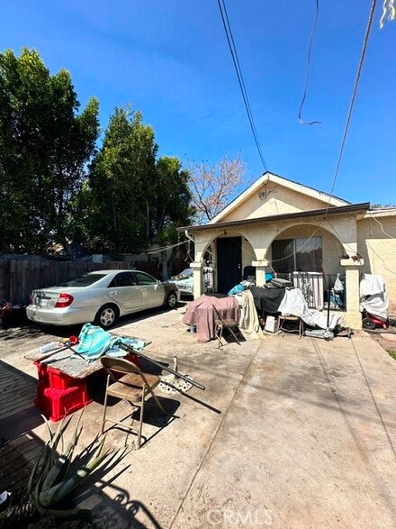 12861 Kagel Canyon St, Pacoima, CA 91331