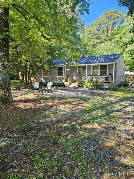 9994 Forest Grove Dr, Gloucester, VA 23061