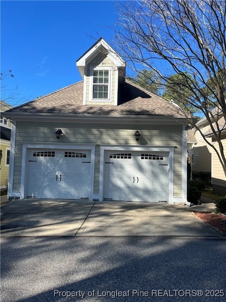 34 Falcon Ridge Dr, Spring Lake, NC 28390