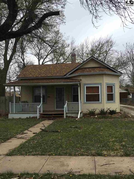 531 S Bell Ave, Lyons, KS 67554