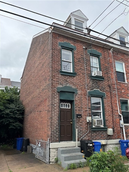 5224 Carnegie St, Pittsburgh, PA 15201