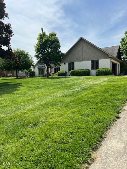 2407 Overlook Dr, Shelbyville, IN 46176
