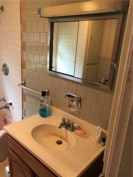 139 Babcock St, Providence, RI 02905