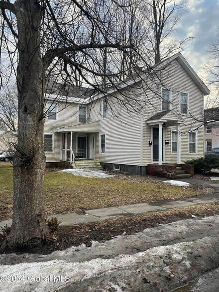 11 William St, Glens Falls, NY 12801