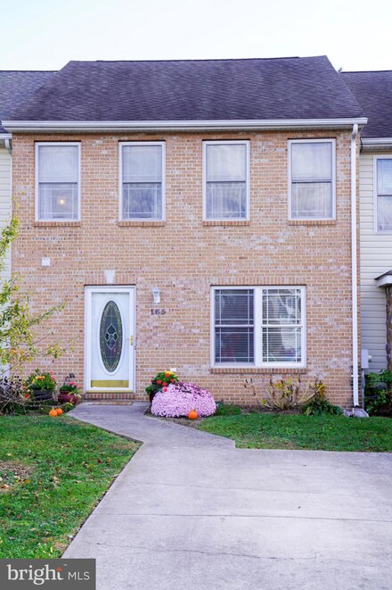 165 Baltusrol Dr, Charles Town, WV 25414