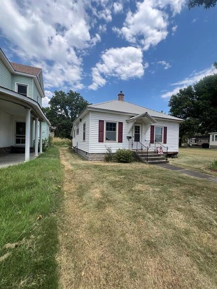 321 W Maple St, Columbus, KS 66725