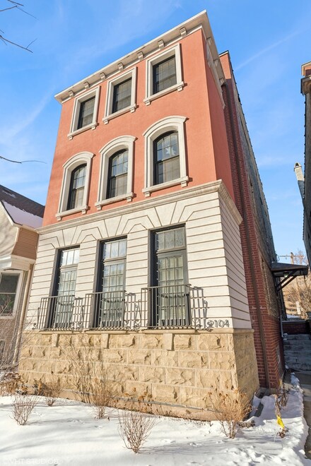 2104 W Addison St Unit 3, Chicago, IL 60618