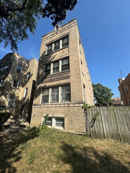 5709 N Spaulding Ave, Chicago, IL 60659