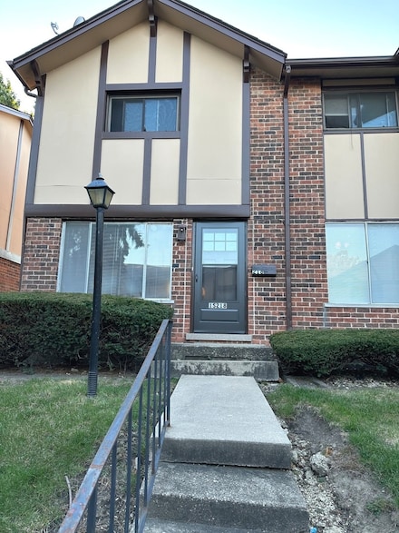 1S218 Ingersoll Ln, Villa Park, IL 60181
