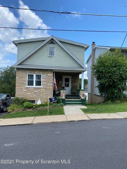 3316 Cedar Ave, Moosic, PA 18507