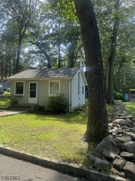 8 Spruce Path, Landing, NJ 07850