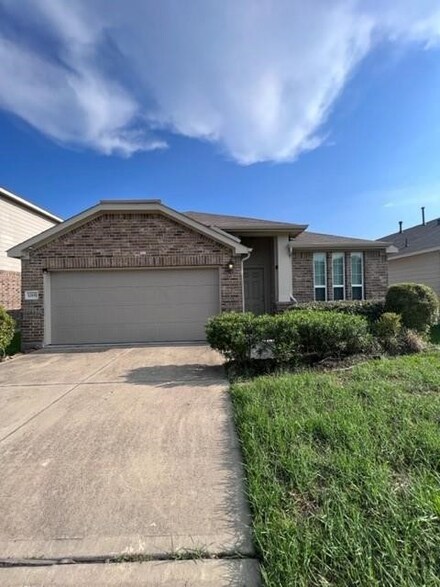 12651 Silver Winter Trail, Houston, TX 77014