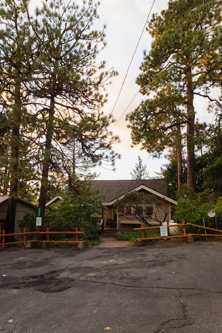 24825 Marion Ridge Rd, Idyllwild, CA 92549