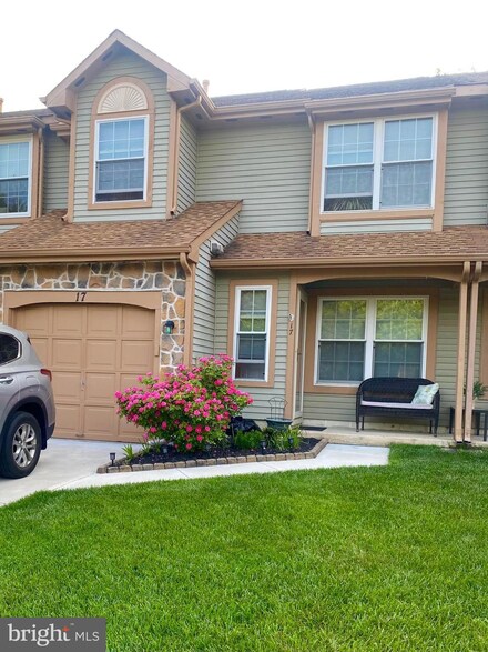17 Lavister Dr, Mount Laurel, NJ 08054