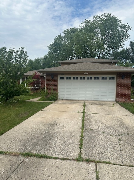 562 Willow Rd, Matteson, IL 60443