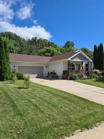 544 6th St SW, Pine Island, MN 55963