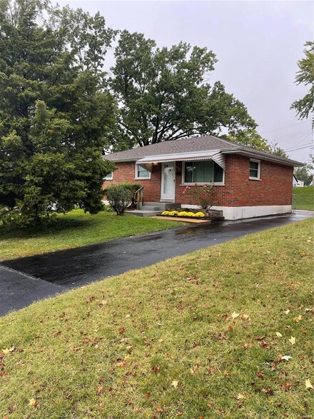 9543 Cote Brilliante Ave, Saint Louis, MO 63114