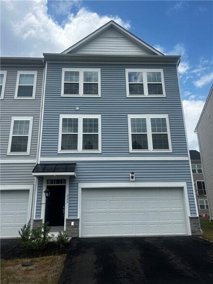 226 Truth Cir, Harmony, PA 16037